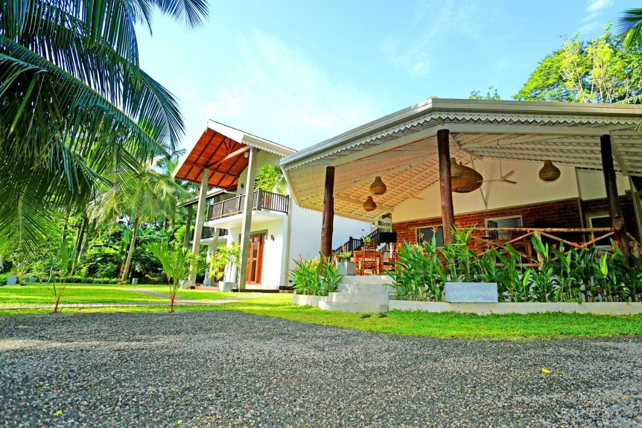 Villa Peacock Walahanduwa Buitenkant foto