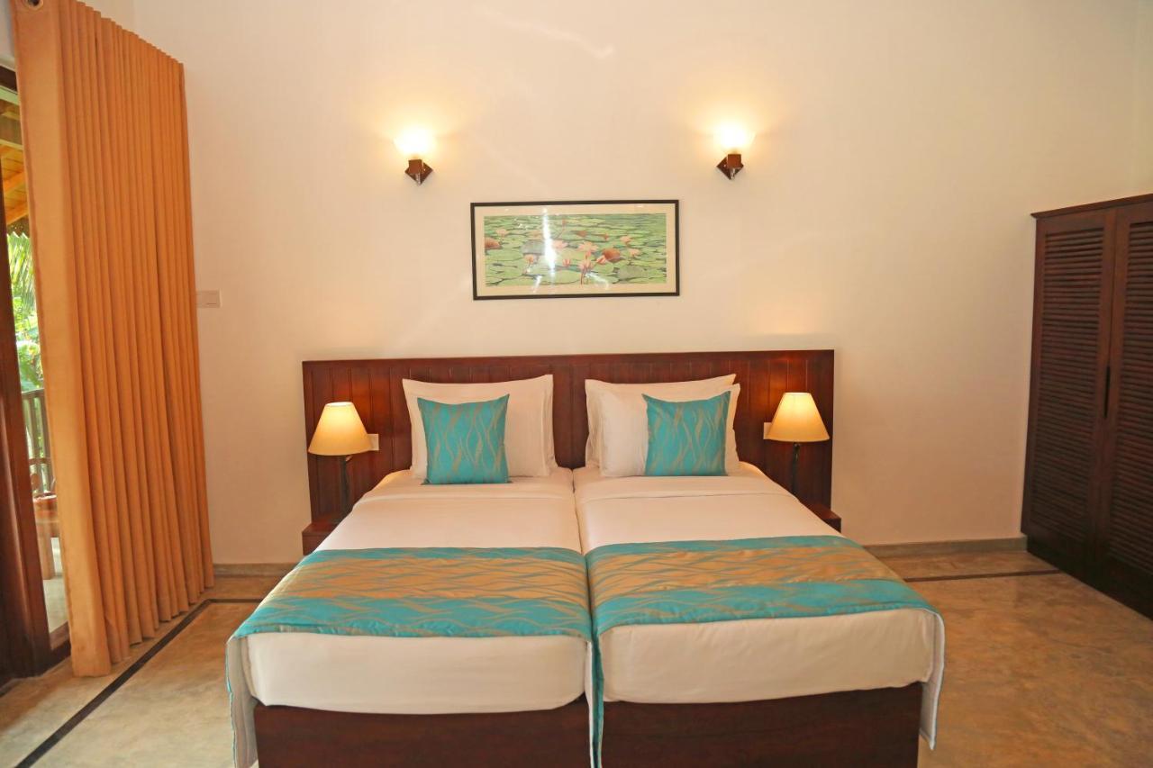 Villa Peacock Walahanduwa Buitenkant foto