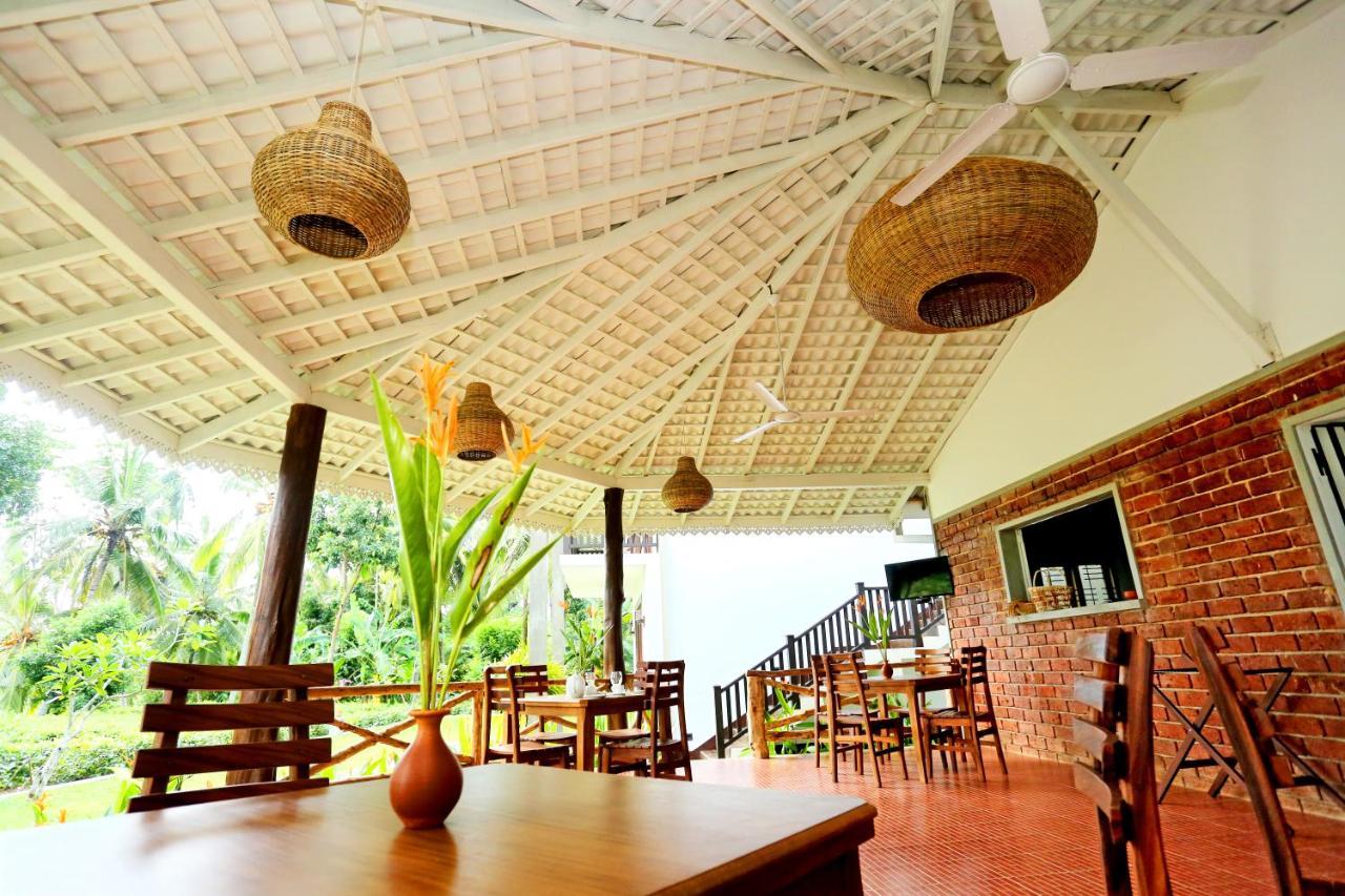 Villa Peacock Walahanduwa Buitenkant foto