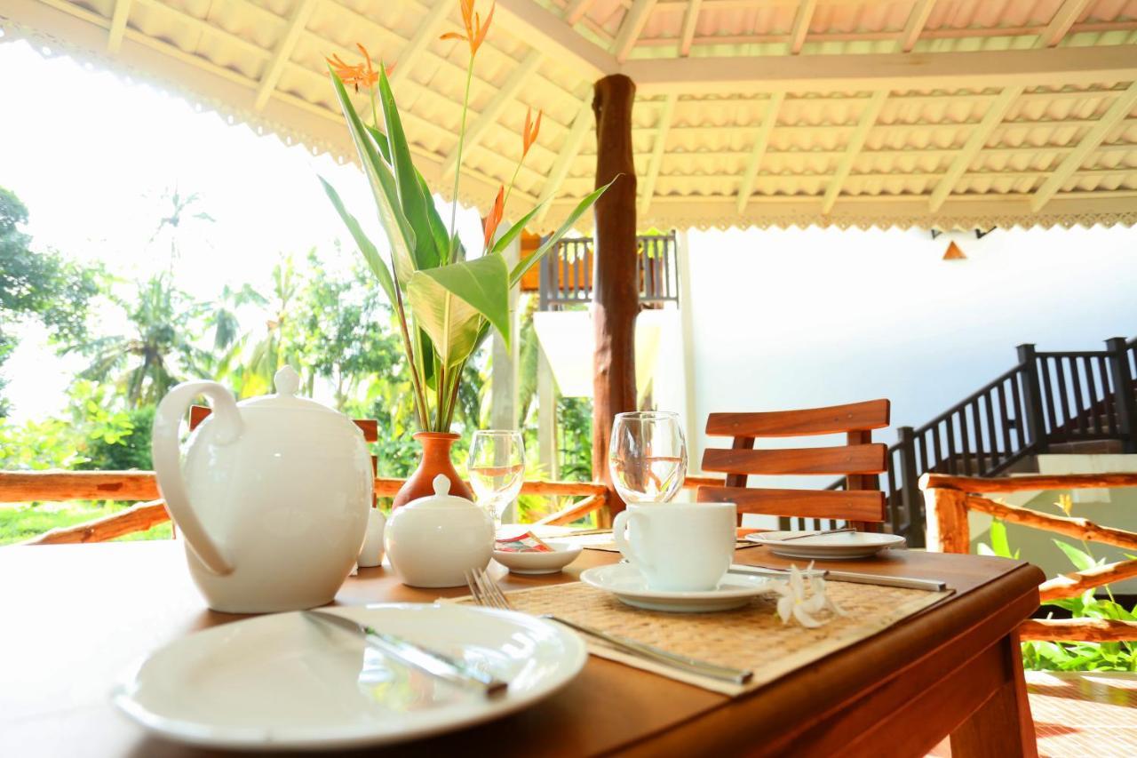 Villa Peacock Walahanduwa Buitenkant foto