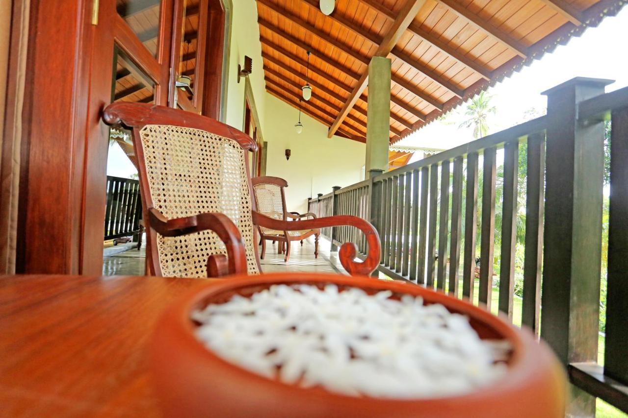 Villa Peacock Walahanduwa Buitenkant foto