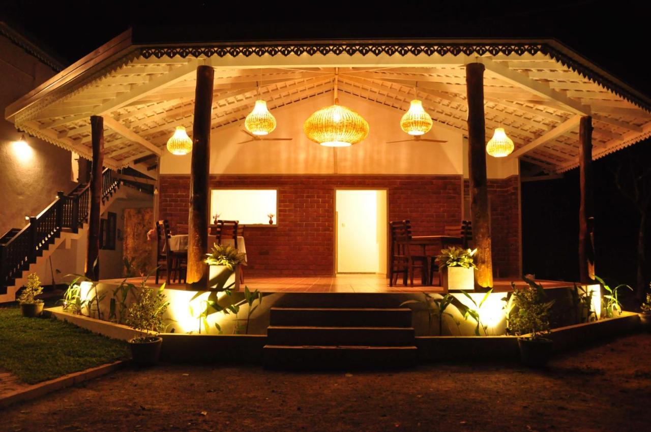 Villa Peacock Walahanduwa Buitenkant foto