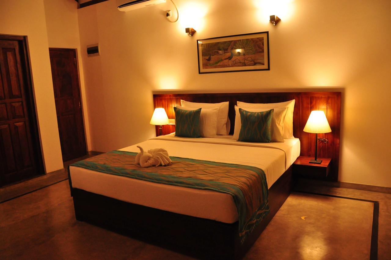Villa Peacock Walahanduwa Buitenkant foto