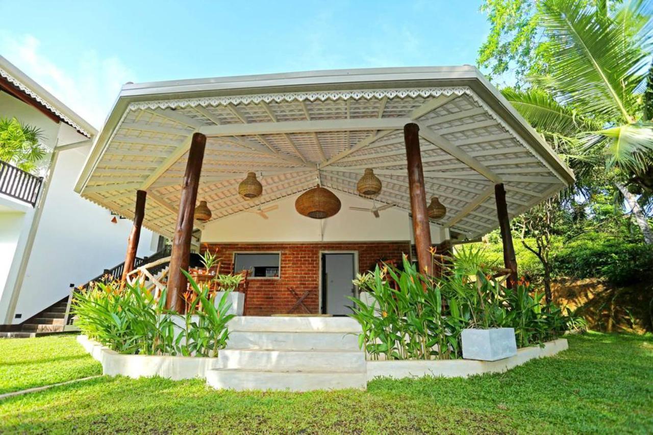 Villa Peacock Walahanduwa Buitenkant foto
